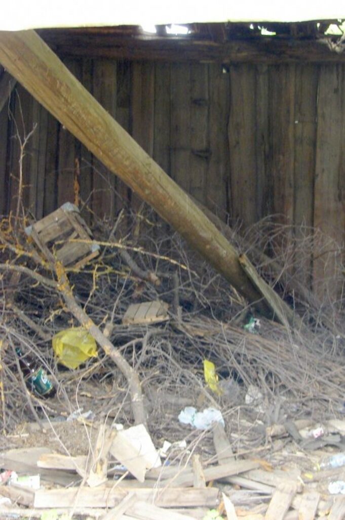 Šokējoši. Graustā Grundzāles centrā spēlējas pat sākumskolas vecuma bērni.
Autors: Santa Sinka