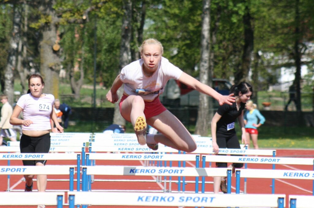 80 metru barjerskrējienā uzvarēja Eva Kukurīte no Smiltenes ģimnāzijas. 
Autors: Aldis Dubļāns