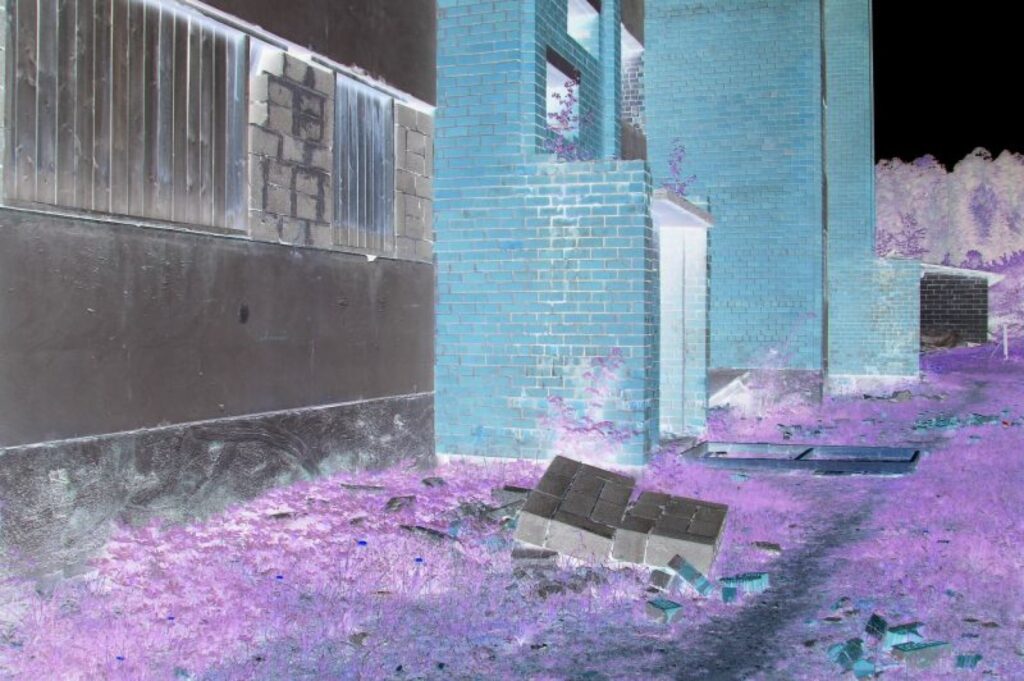 Kamēr īpašnieks neliekas ne zinis par drošību teritorijā, smiltenieši šausminās par cilvēkiem bīstamo jaunbūvi. 
Autors: Santa Sinka