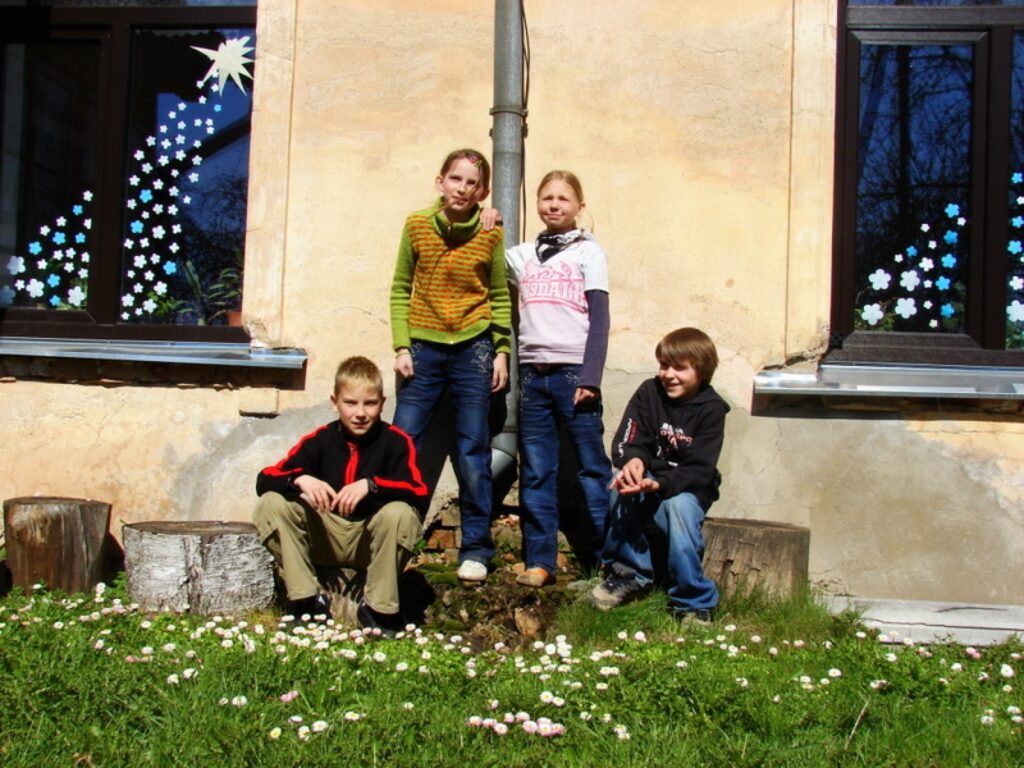 Jaunie brantēnieši pēc piedalīšanās konkursā “Mūsu plaukstās – piena puķe” sapņo par savu zemnieku saimniecību un atklāj, ka daudz labāk garšo mājās gatavoti ēdieni.
Autors: Santa Sinka