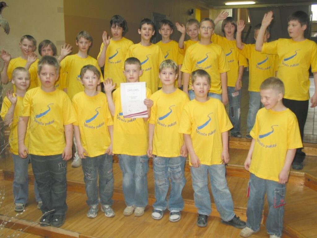 Strenču vidusskolas 1. - 6. klašu zēnu kora dalībnieki atzīst, ka dziedāt patīk un gūtie panākumi mudināšot dziedāt vēl skanīgāk.
Autors: Aivars Zilbers