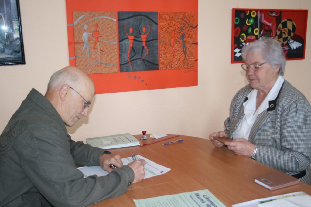 Šodien valcēnietis Aivars Lorencs svin savu 62.dzimšanas dienu un parakstījās par grozījumiem Pensiju likumā. 
Autors: Inga Karpova