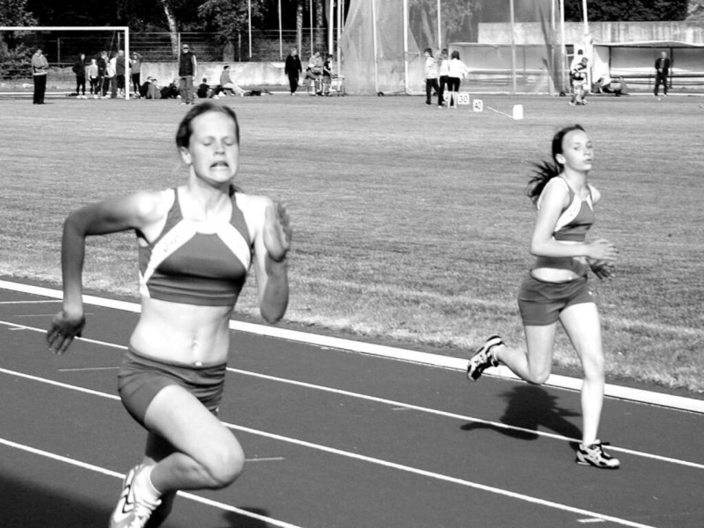 Jolanta Kaupe (no kreisās) un Karīna Rudus teicami startēja arī Valkas rajona un Valgas apriņķa šā gada atklātajās meistarsacīkstēs.
Autors: Aldis Dubļāns