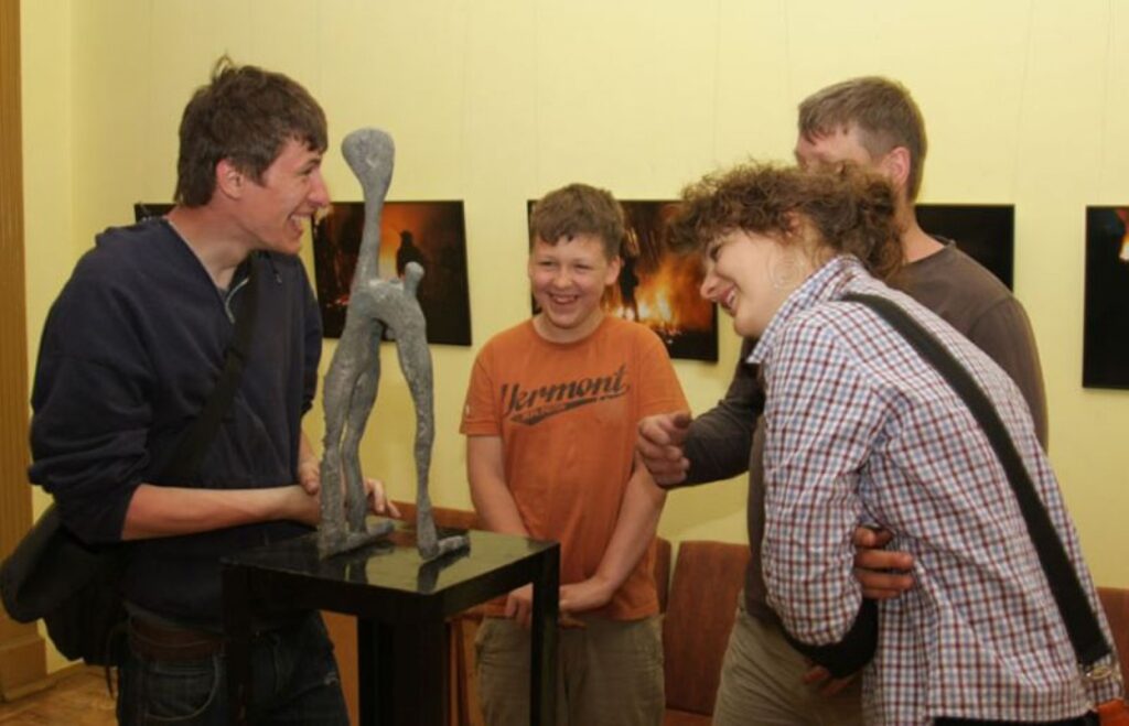 Mākslas akadēmijas studenti cenšas noteikt lējuma dzimumu.
Autors: Aldis Dubļāns