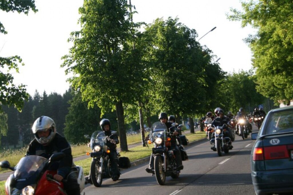 Sestdienas vakarā Valku dzimšanas dienā sumināja arī liels skaits dzelzs rumaku pavēlnieku.
Autors: Inga Karpova