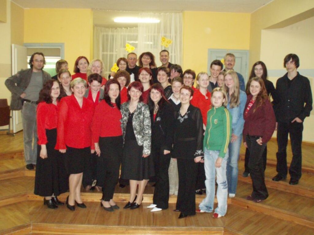 Strenču kultūras nama jauktais koris “Rītu puse” ar panākumiem tuvojas Dziesmu svētku skatuvei.
Autors: No arhīva 