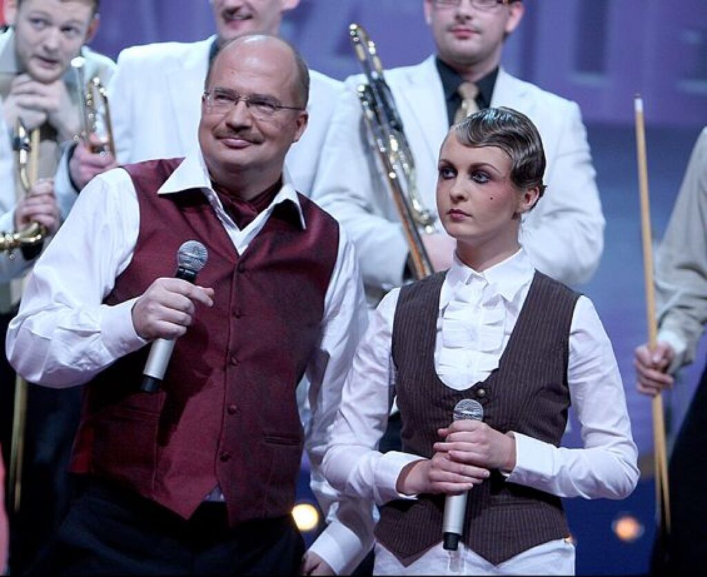 Rīt lielajā robežballē uzstāsies bijušais Valkas pilsētas mērs Vents Armands Krauklis un talantīgā dziedātāja Ginta Ēķe.
Autors: No arhīva 