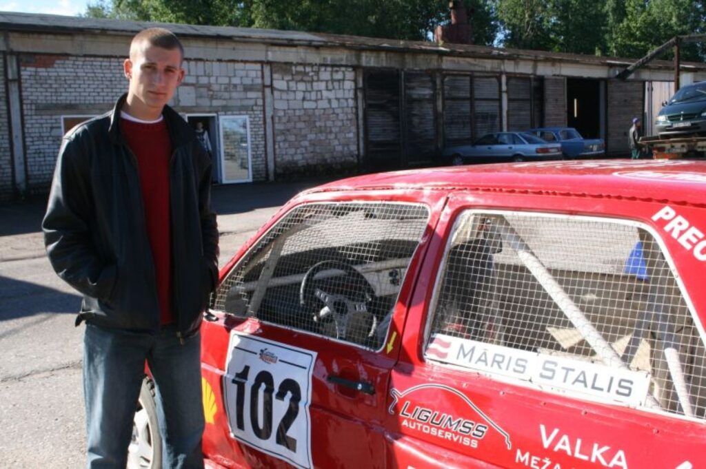 Viens no labākajiem autokrosistiem valstī 1600 kubikcentimetru klasē Māris Stalis nezaudē cerības uzvarēt čempionāta kopvērtējumā.
Autors: Aldis Dubļāns