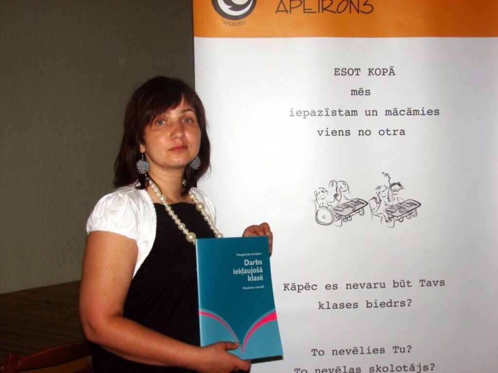 Projekta “Iekļaujošie gadījumi” vadītāja Laila Balode tikšanās laikā Smiltenē iedrošināja klātesošos, ka jebkurš bērns ar īpašām vajadzībām ir apmācāms, un daudzi no viņiem var mācīties vispārizglītojošās skolās.
Autors: Santa Sinka