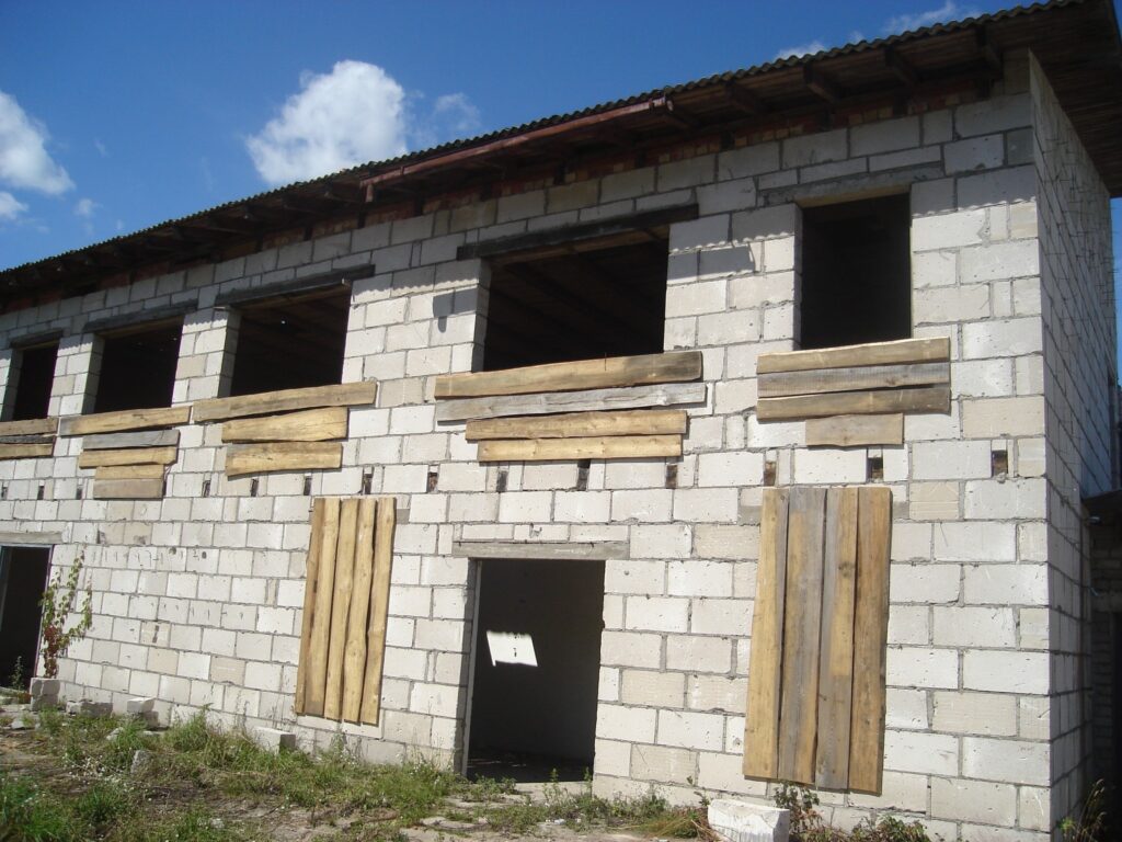 Grundzāles pagasta jaunā paaudze uzskata, ka nekas nemainīsies viņu attieksmē pret graustu, kā piemērotu tusiņu vietu, ja attieksmi nemainīs amatpersonas.
Autors: Santa Sinka