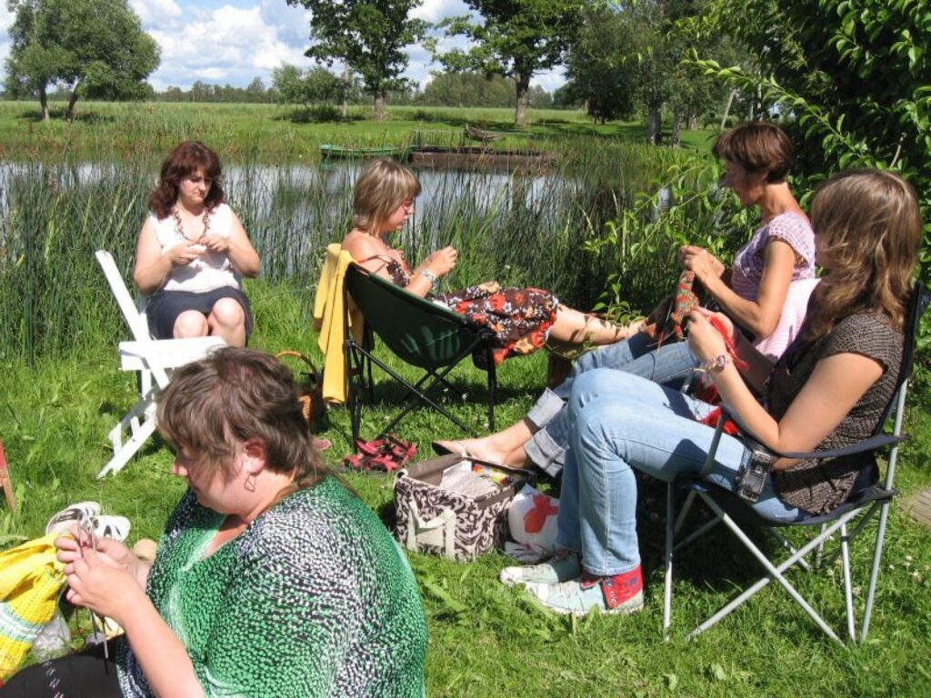 Musturkluba sievas šogad pulcējas Ķoņu dzirnavās, lai darbotos praktiski un mācītos viena no otras.
Autors: Santa Kamaldiņa