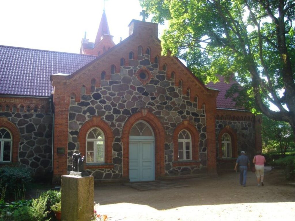 Iedzīvotāji pēc Kapu svētkiem Smiltenē ir sarūgtināti par skaņas kvalitāti dievkalpojuma laikā, kura nebija dzirdama visā teritorijā.
Autors: Santa Sinka