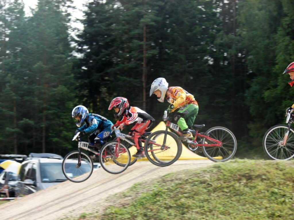 Brīvdienās sīva cīņa norisinājās BMX trasē Silvā, kur “Silvas ziķeri” izcīnīja vairākas godalgotās vietas.
Autors: Santa Sinka