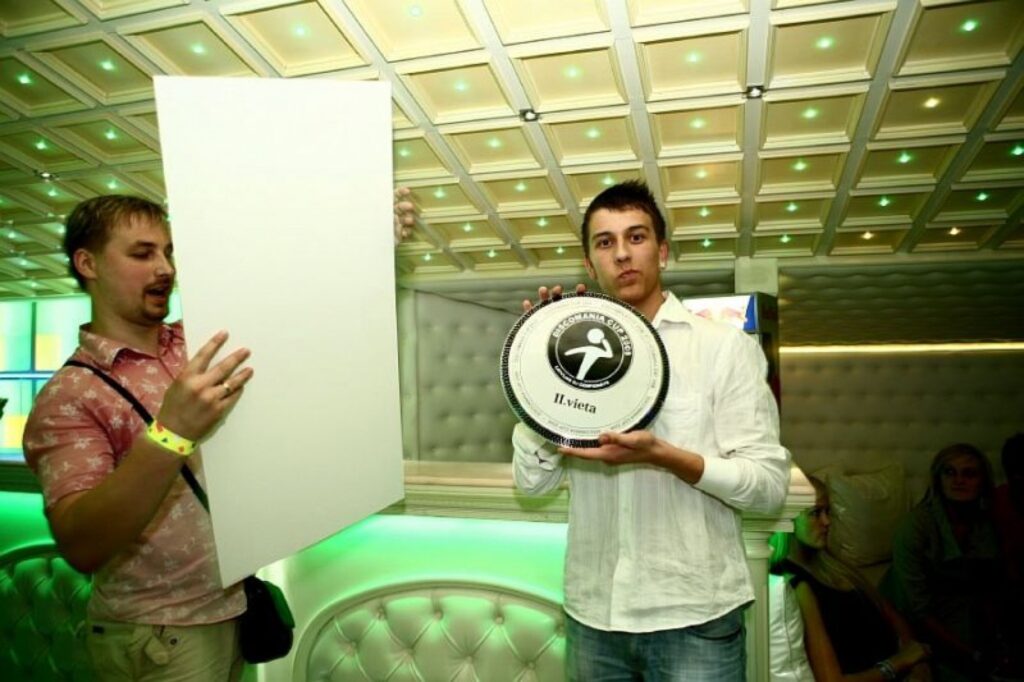 “Labam dīdžejam mūzikai jābūt sirdī,” uzskata smiltenietis Ansis Zvirgzdiņš. Šovasar valsts dj čempionātā viņš ieguva otro vietu.
Autors: No personīgā arhīva