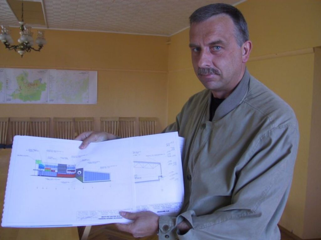 Smiltenes pilsētas domes priekšsēdētājs Ainārs Mežulis neatceras, kad vēl kāda būvniecības iecere Smiltenē būtu apspriesta tik aktīvi, kā igauņu investoru piedāvātais tirdzniecības, sporta un atpūtas kompleksa skiču projekts
Autors: Sandra Pētersone