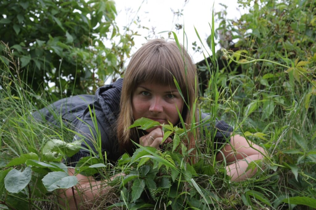 Guļot zālē var ieraudzīt tik daudz neparastu un interesantu lietu.
Autors: Aldis Dubļāns