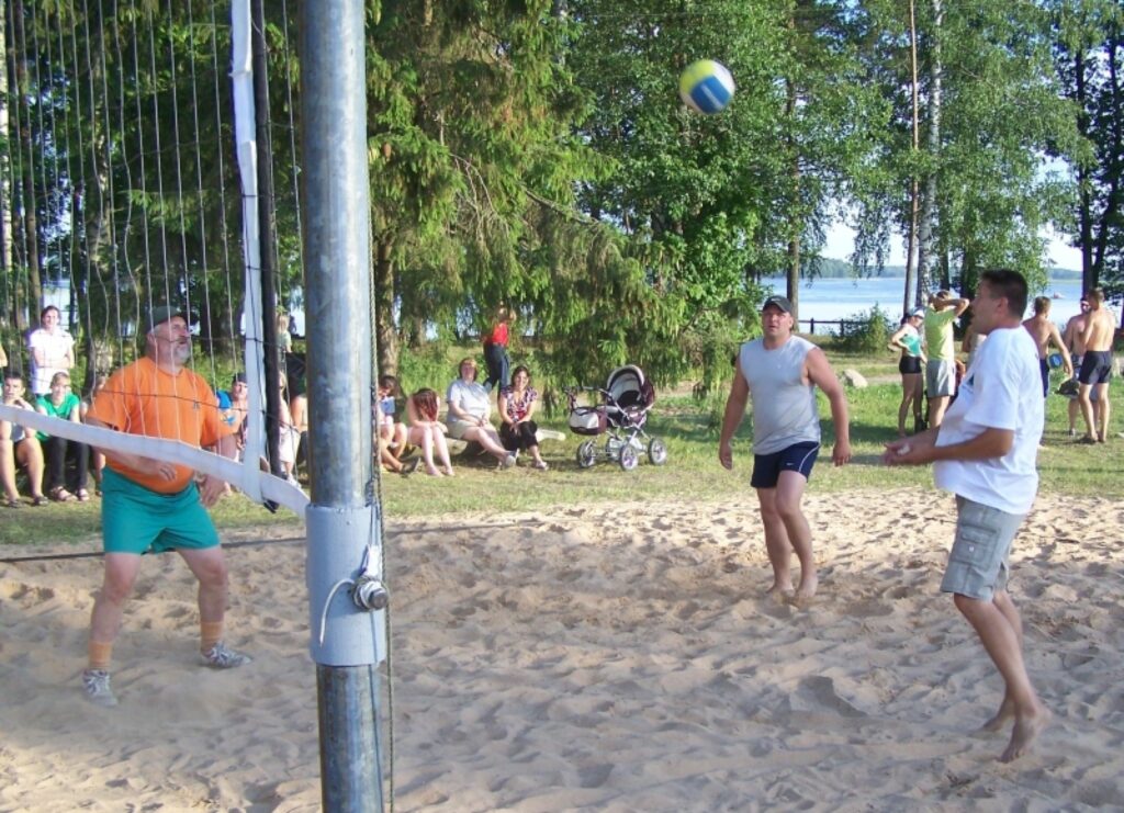 Ziemeļvidzemes virsmežniecības volejbolistu komanda izcīnīja 4. vietu.
Autors: No personīgā arhīva