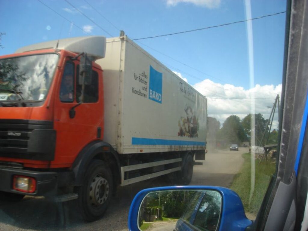 Vieglo automašīnu vadītājiem nav omulīgi, kad Galdnieku ielā pretī brauc smagie.
Autors: Santa Sinka