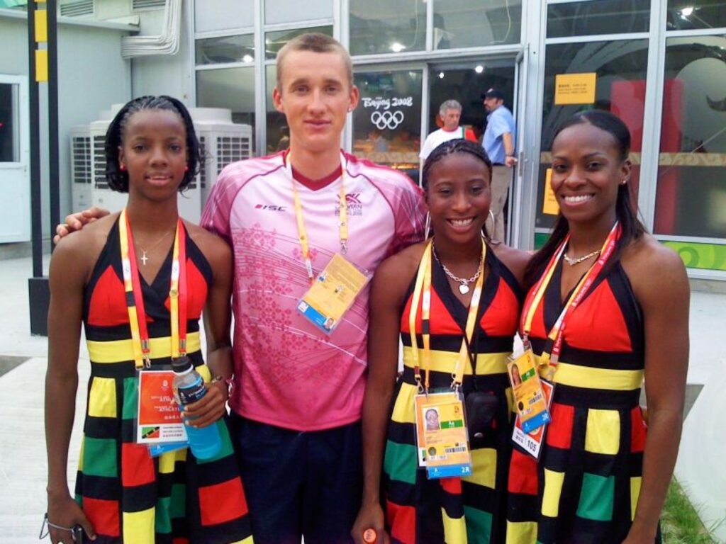  Smiltenietim riteņbraucējam Gatim Smukulim Olimpiskajās spēlēs Pekinā ļoti patika turienes draudzīgā gaisotne. Spēcīgākie sportisti no visas pasaules jutušies līdzīgi.
Autors: No personīgā arhīva