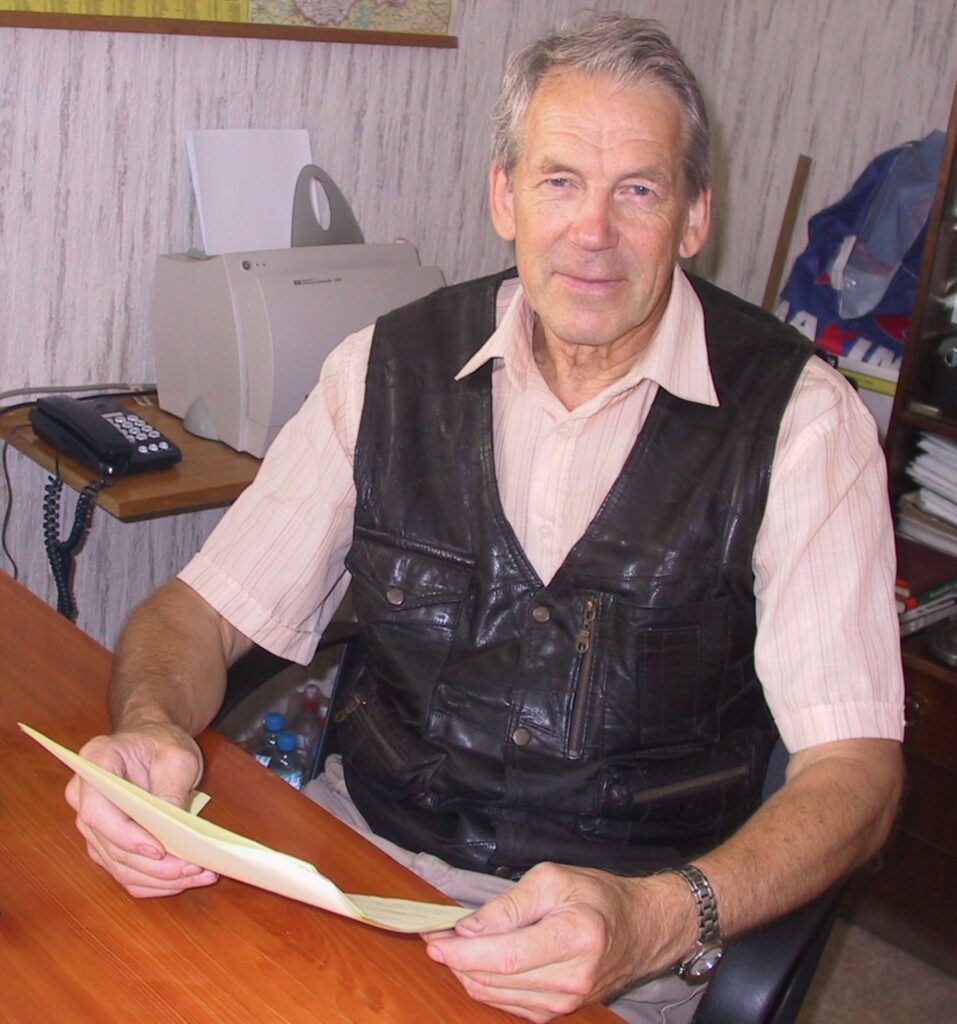 Strenču domes speciālists Ivars Bergmanis skaidro dzelzs satura samazinājumu dzeramajā ūdenī ar sakārtotu atdzelžošanas sistēmu. 
Autors: Sandra Pētersone