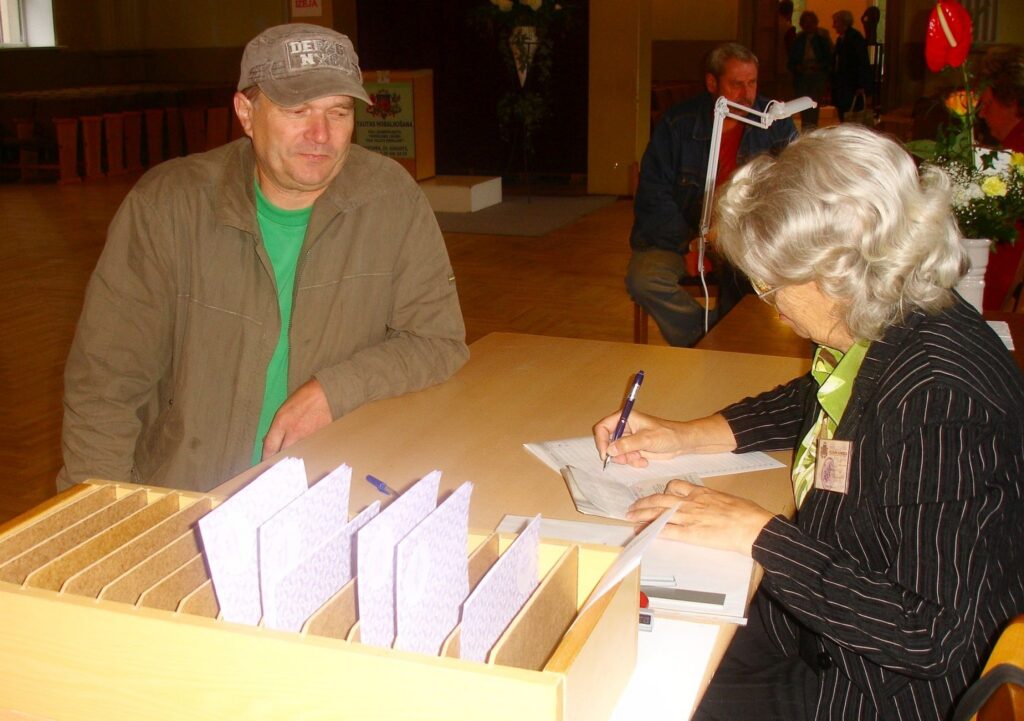 Sestdien no referenduma apmeklētājiem lielākā daļa cilvēku balsoja par lielākām pensijām. 
Autors: Vladislavs Pormeisters
