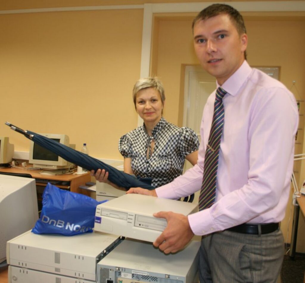 DnB Nord Bankas Valmieras uzņēmumu apkalpošanas centra vadītājs Ivars Noviks un bankas Valkas filiāles pārstāve Inese Sula
Autors: Aivars Zilbers