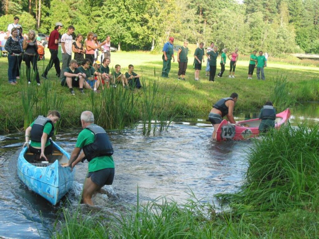  Sestdien Valkas brīvdabas estrādē notiks tradicionālie pilsētas sporta svētki “Atvadas vasarai”. Arī šogad neiztiks bez Pedeles biatlona.
Autors: Inga Karpova