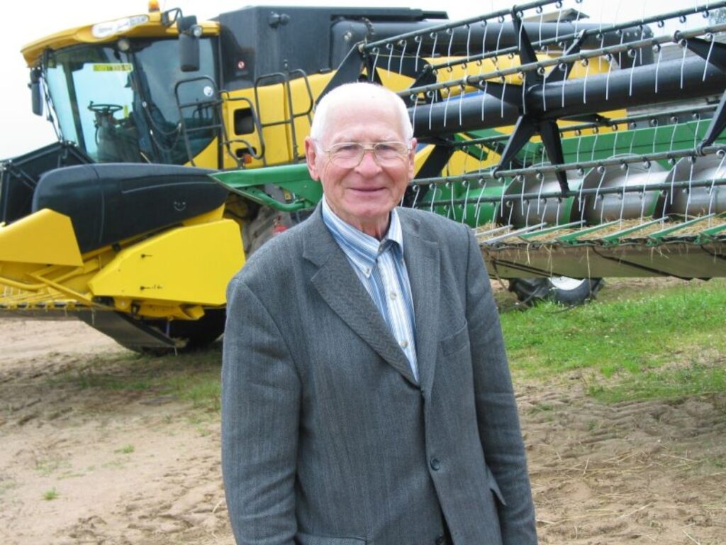 Trikātas pagasta zemnieks Rihards Circenis ir apmierināts gan ar ziemas kviešu, gan rudzu birumu.
Autors: Aivars Zilbers