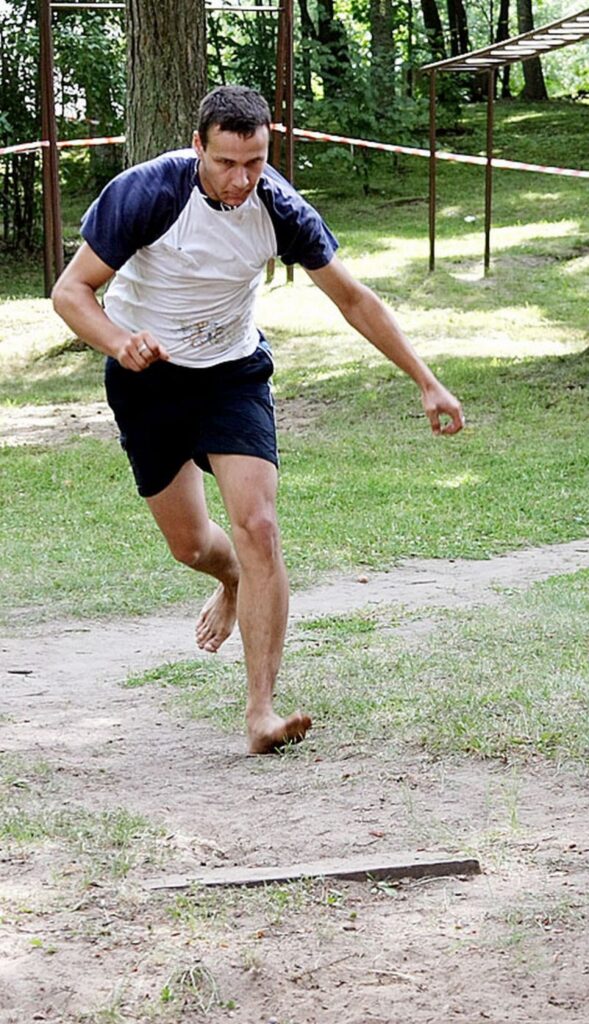 Lēkšanā no vietas Dagnis Silgals cenšas panākt konkurentus.
Autors: Aldis Dubļāns