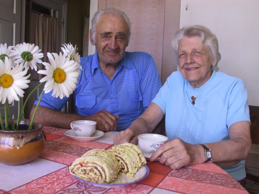 Maigai Balodei ir tikpat gadu, cik viņas pilsētai Strenčiem - 80. Viņas ģimenē šogad svinama vēl viena zīmīga jubileja, jo kopš Maigas un Edgara Baložu kāzām pagājuši 55 gadi.
Autors: Sandra Pētersone