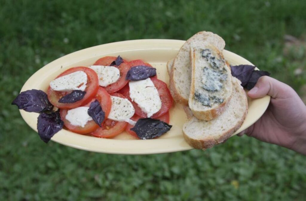 Kapri salāti ar ķiploku maizīti
Autors: Aldis Dubļāns