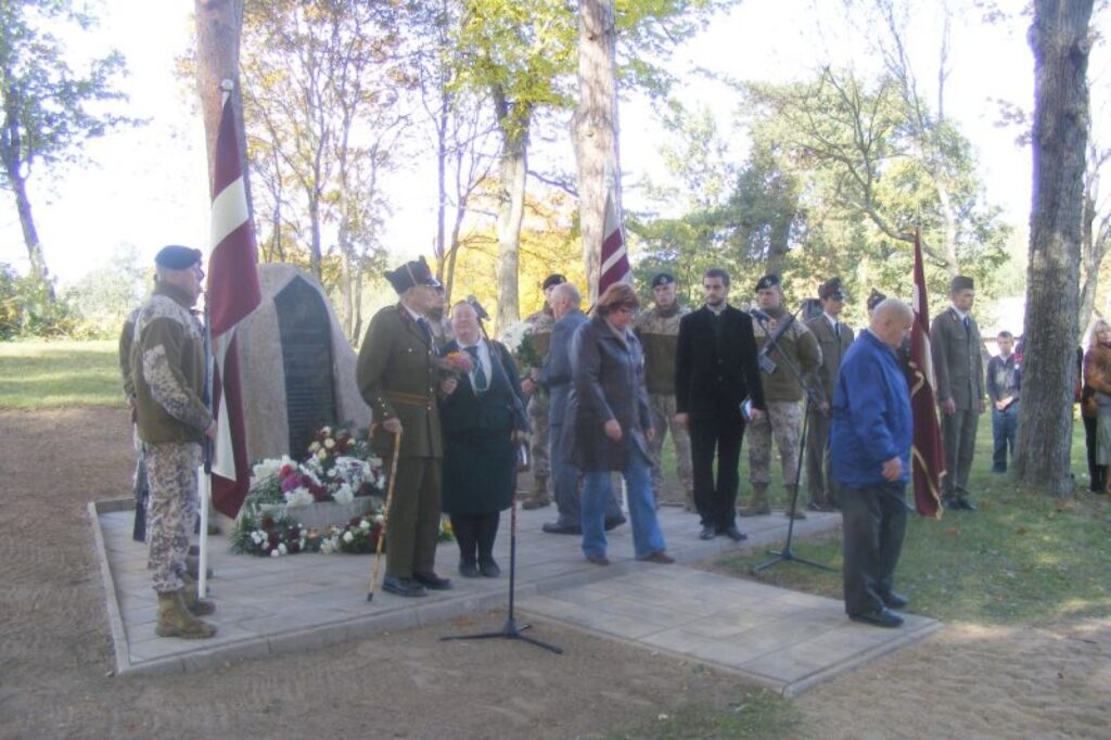 Daži no tolaik aktīvajiem Latvijas aizstāvjiem ir sagaidījuši arī šodienas brīvvalsti un cenšas saglabāt savu cīņas biedru piemiņu.
Autors: Vita Bērziņa