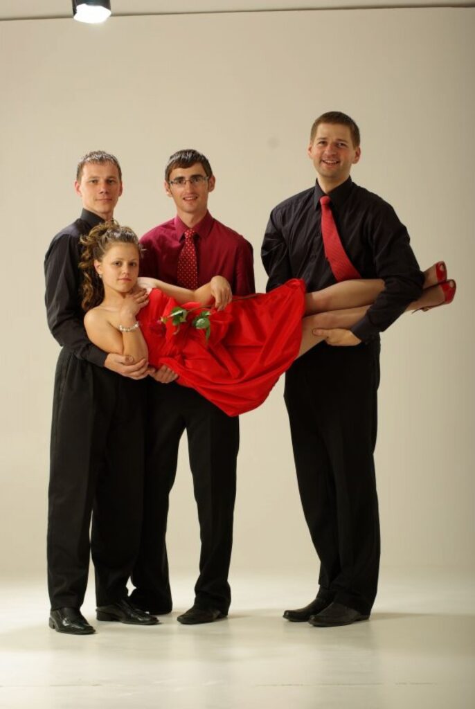 Smiltenes grupā “Kreisais pagrieziens” muzicē: Jānis Silakalns (no kreisās), Dzintars Ziediņš, Aleksejs Oņegins un Kristīne Priede. 
Autors: No personīgā arhīva