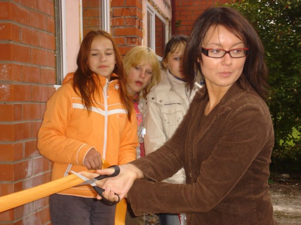 Lentu trikātieši uzticēja pārgriezt Bērnu un Ģimenes lietu minitrijas pārstāvei Lienei Timbrai.
Autors: Sarmīte Ozola