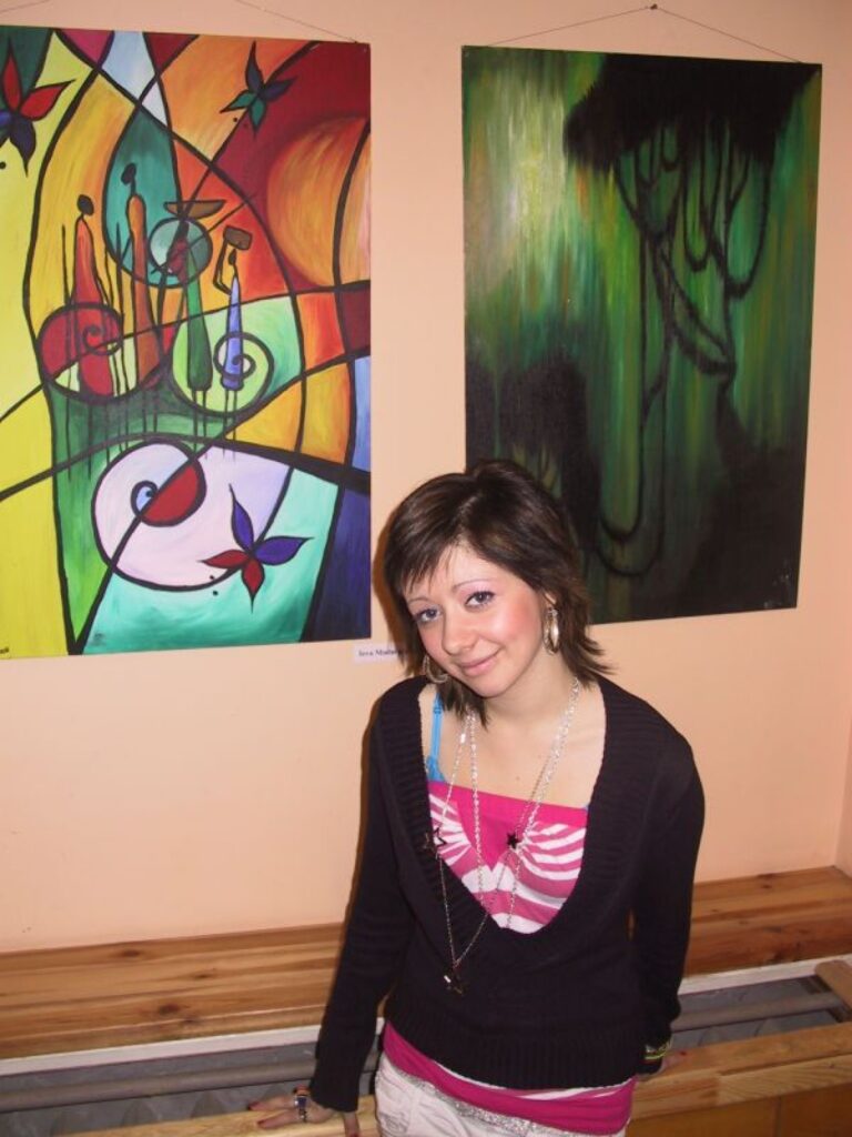 Smiltenē atvērtajā Bērnu mākslinieciskās fantāzijas akadēmijas audzēkņu darbu izstādē divu gleznu autore ir smilteniete Ieva Madarāja. 
Autors: Sandra Pētersone