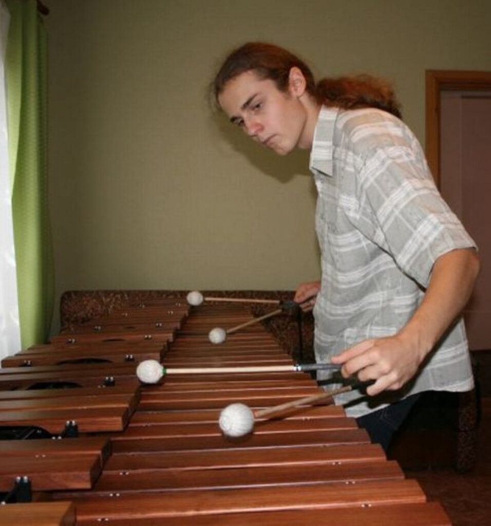 Guntars Freibergs uzskata, ka, spēlējot marimbu, visas domas jāpievērš tikai skaņdarba izpildījumam.
Autors: Aivars Zilbers