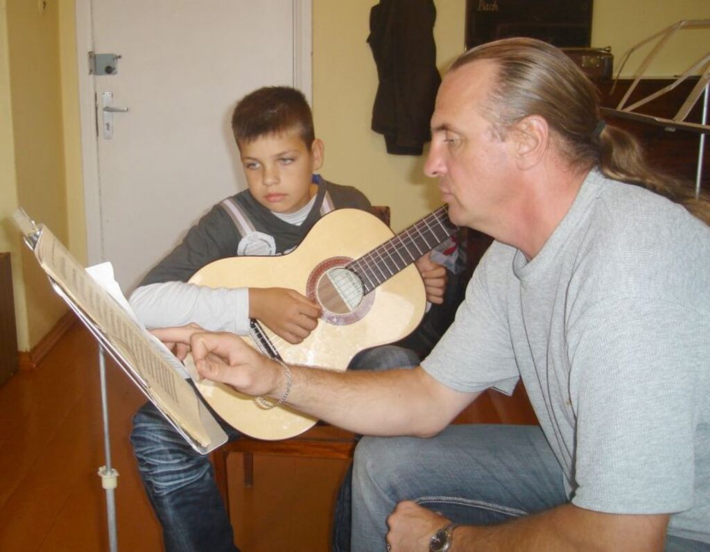 Pēc drauga ieteikuma mācības Smiltenes mūzikas skolā šogad uzsāka grundzālietis Nils Melbārdis. Puisis priecājās, ka šo vēlmi atbalsta arī pagasta padome. 
Autors: Santa Sinka