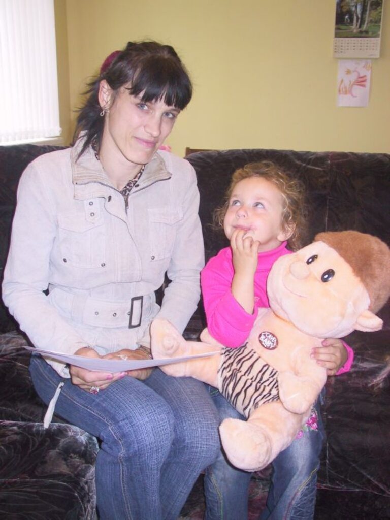 Uz  nodarbībām labprāt ietu arī Kristiānas mamma Evita Beķere, ja viņai būtu tāda iespēja. “Dzirdot, kas Latvijā notiek ar bērniem, tas ir ļoti vajadzīgs,” viņa saka.
Autors: Sandra Pētersone