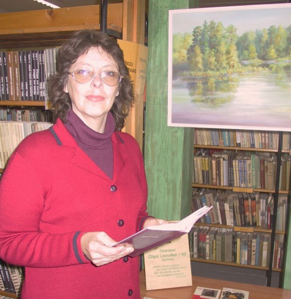 Smilteniete Gunta Drone (attēlā) dzejoļus raksta septiņus gadus. Uz viņas dzejas vakaru ielūdz Smiltenes pilsētas bibliotēka, bet pēc tam iestāde būs slēgta uz nenoteiktu laiku.
Autors: Sandra Pētersone