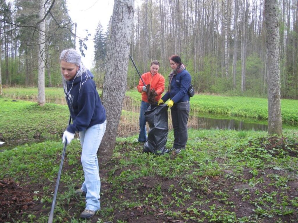 Jērcēnu pagasta iedzīvotāji apkārtējās vides sakopšanā talku rīkoja arī pērn.
Autors: No arhīva 