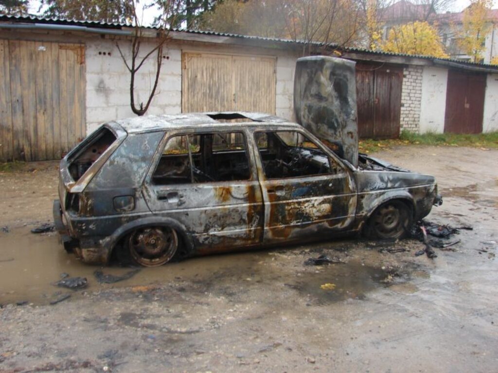 Valkas rajona policijas pārvalde pateicas par palīdzību gan minētās automašīnu lietas, gan citu nodarījumu izmeklēšanā un atklāšanā tiem iedzīvotājiem, kuri sadarbojas ar policiju un nepaliek vienaldzīgi, ja spēj palīdzēt.
Autors: Santa Sinka