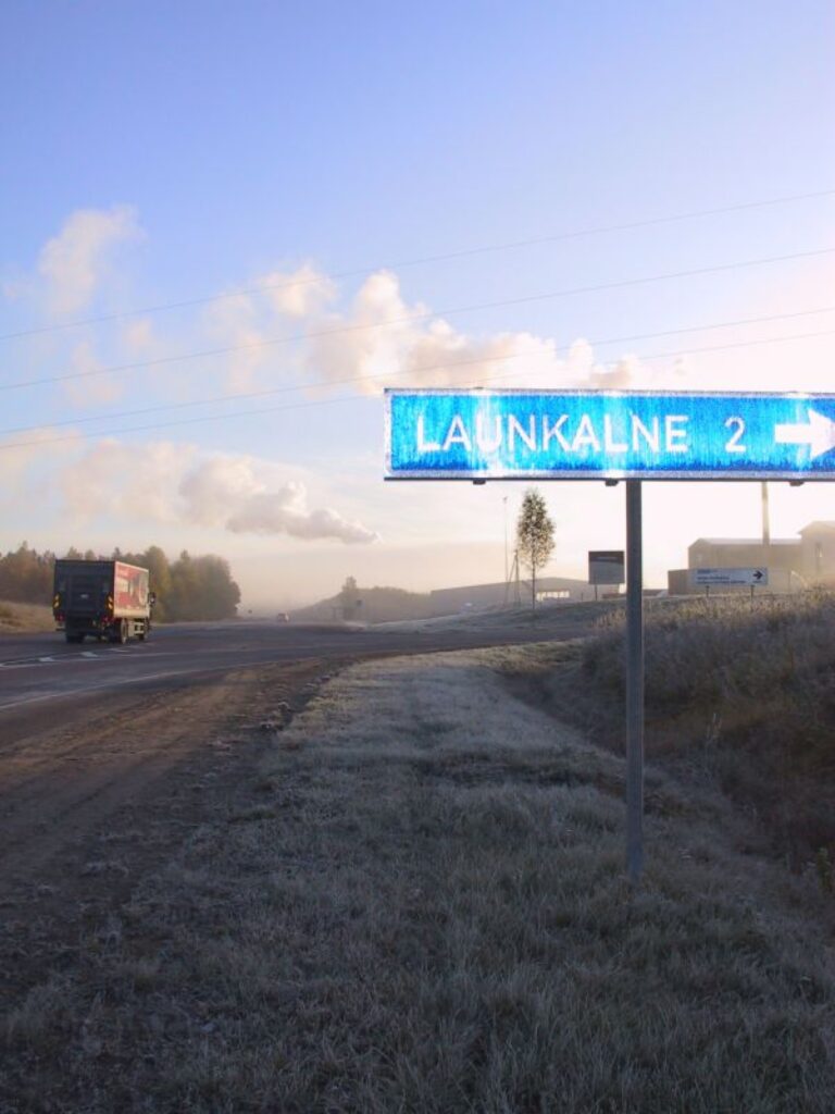 Autovadītāji un pašvaldība cer, ka Satiksmes ministrija nenoliks plauktā šobrīd topošo bīstamā Launkalnes krustojuma rekonstrukcijas projektu, bet īstenos to jau nākamgad.
Autors: Sandra Pētersone