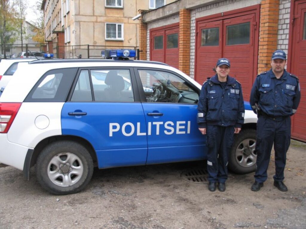 Arī Igaunijas policijā strādā ne vien vīrieši, bet arī daiļā dzimuma pārstāves.
Autors: no policijas arhīva
