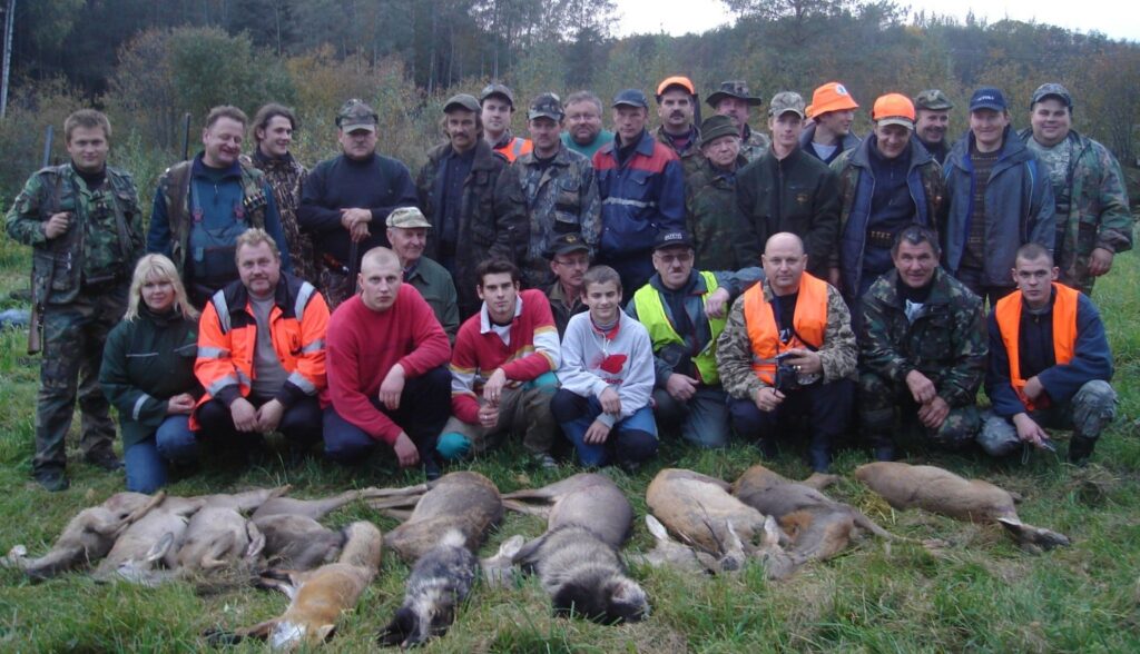 Plāņos - buki, stirnas, lapsa un divi jenoti.
Autors: Sarmīte Ozola