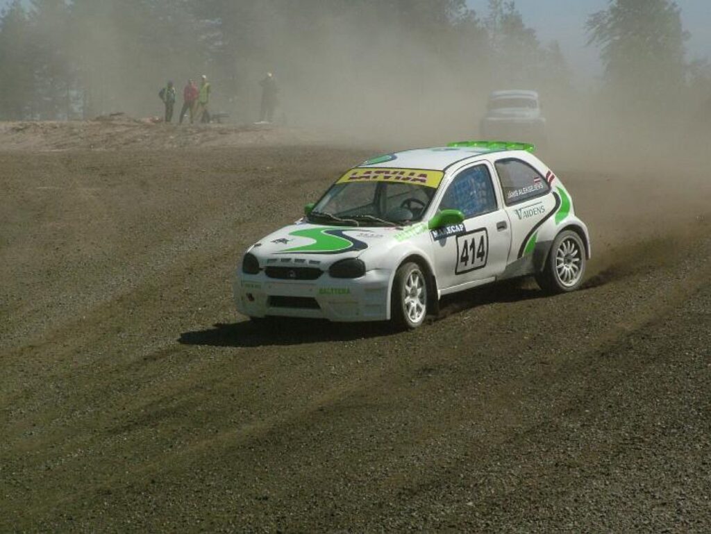  Tehniskā sporta kluba “Smiltene” valdes priekšsēdētājs Vairis Tralla apgalvo, ka J. Aleksejevs trasē esot korekts braucējs. 
Autors: No personīgā arhīva