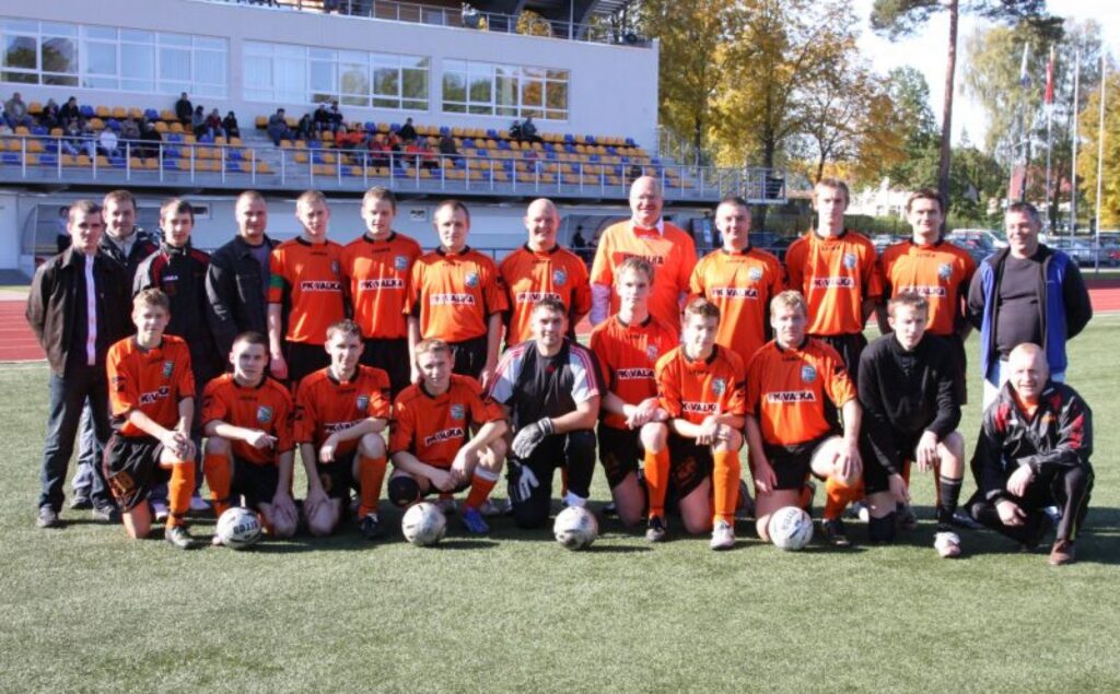 Futbola kluba “Valka” sportisti un vadītāji ir sezonas rezultātu ir apmierināti un cer, ka nākamgad zemāk par trešo vietu nenāksies krist. 
Autors: Aldis Dubļāns