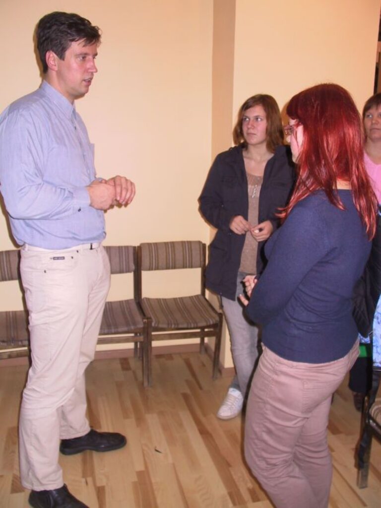 Ārsts Dins Sumerags secina, ka Latvijā ir ļoti daudz kora dziedātāju, taču individuālo solistu -  maz. Svarīgi, lai viņi jau pusaudža vecumā nepārpūlētu balss saites.
Autors: Sandra Pētersone