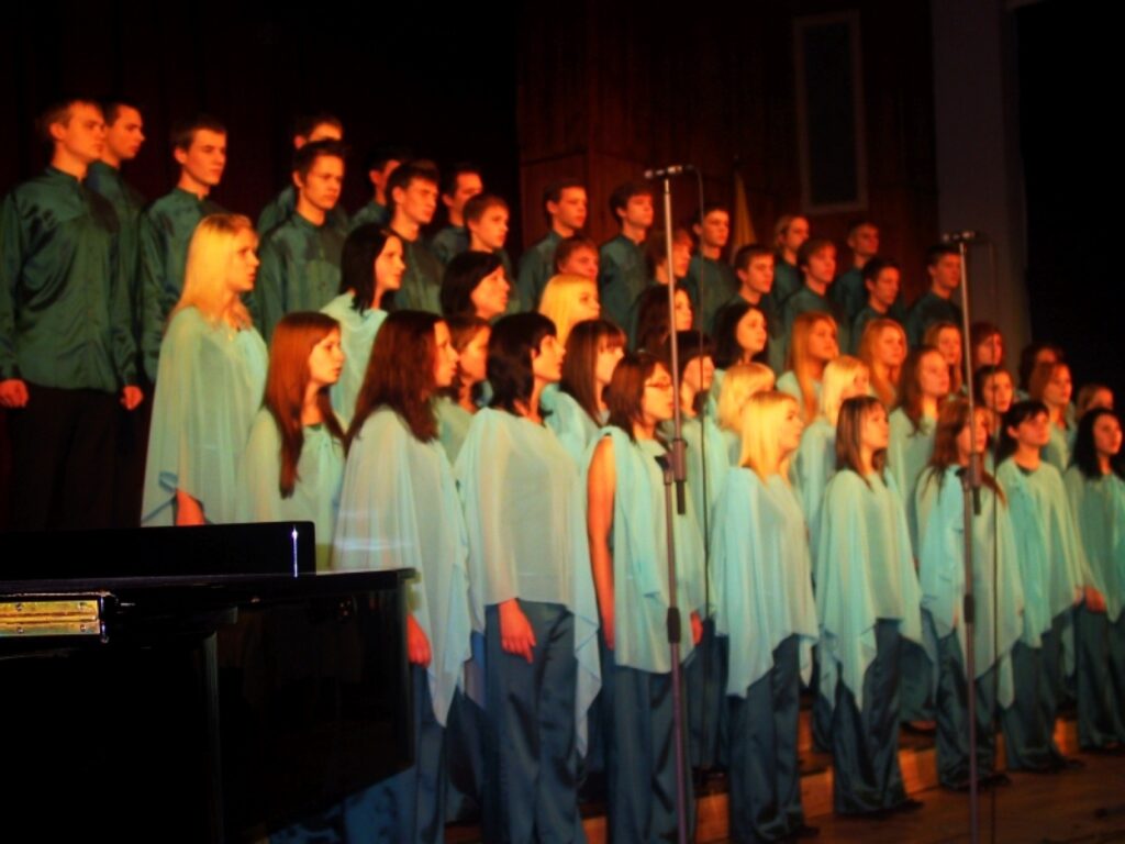 Dzied jauktais koris “Lido” (diriģente Valda Sedola, koncertmeistare Ilze Megne).
Autors: Sandra Pētersone