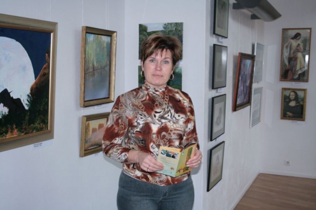 Valgas kultūras centra mākslinieciskās nodaļas vadītāja Kaja Sisaska aicina arī kaimiņus no Latvijas puses piedalīties Mākslu mēneša pasākumos. 
Autors: Aldis Dubļāns