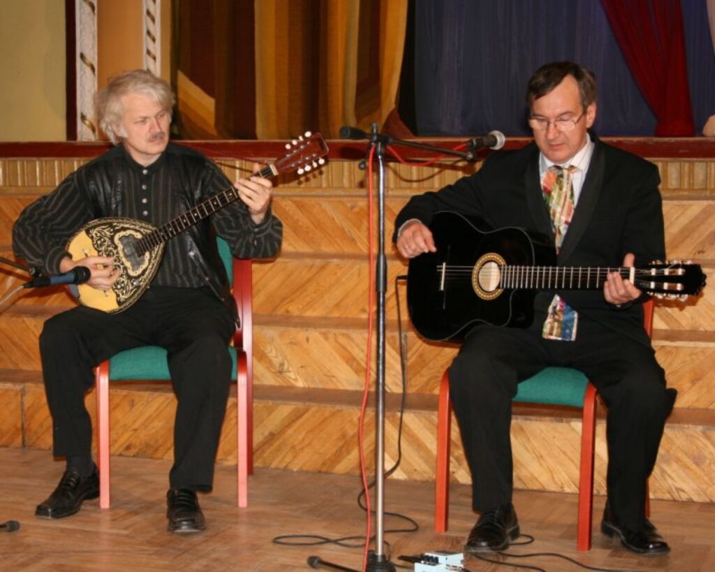 Sanākušos tautfrontiešus iepriecināja mūziķu Eināra Kviļa un Valda Atāla koncerts.
Autors: Aivars Zilbers